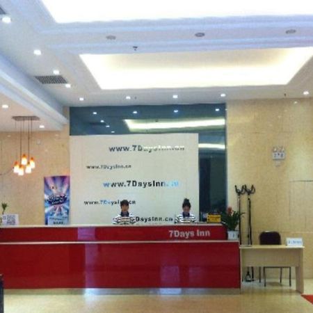 7 Days Inn Chengdu East Railway Station West Squar Exterior foto